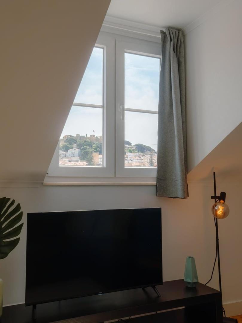 Stylish 2BR Castle View - Central | By Airnest Apartment in Lisbon