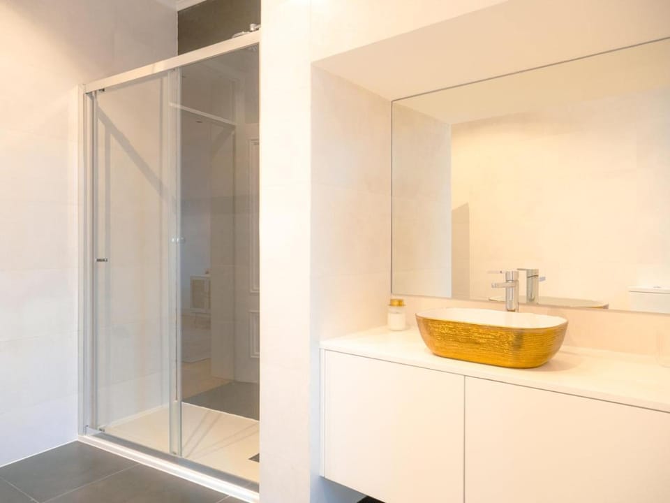 Stylish 2BR Castle View - Central | By Airnest Apartment in Lisbon