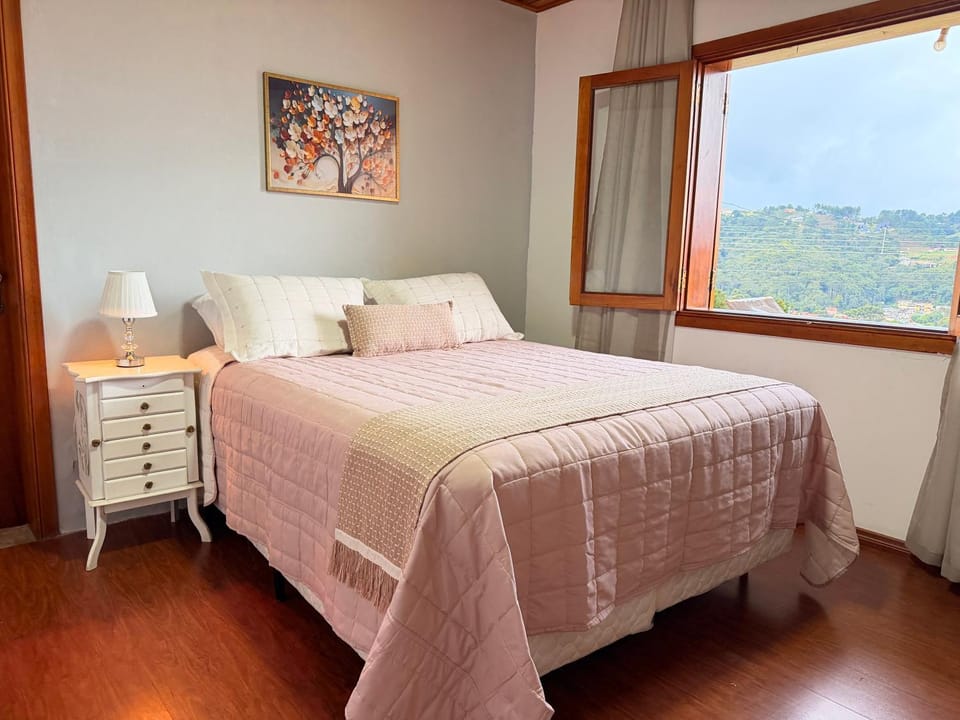 Bed, Mountain view