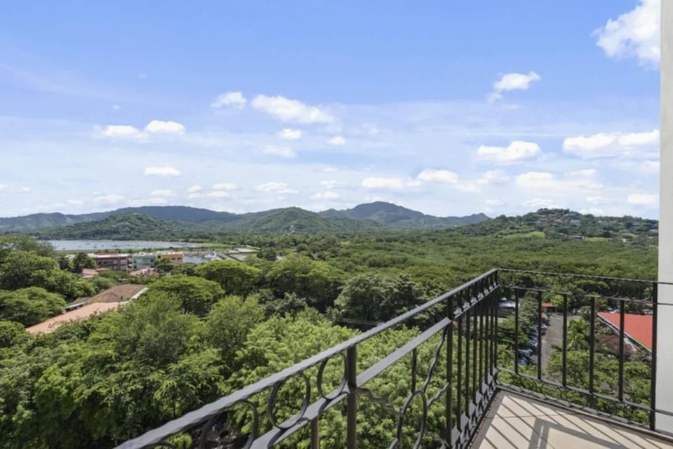 Stunning Condo with Panoramic Beach, Ocean, and Mountain Views in Playa Flamingo House in Playa Flamingo