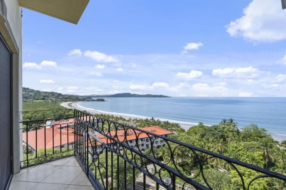 Stunning Condo with Panoramic Beach, Ocean, and Mountain Views in Playa Flamingo House in Playa Flamingo