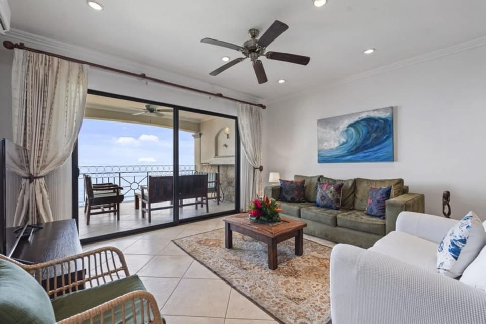 Stunning Condo with Panoramic Beach, Ocean, and Mountain Views in Playa Flamingo House in Playa Flamingo