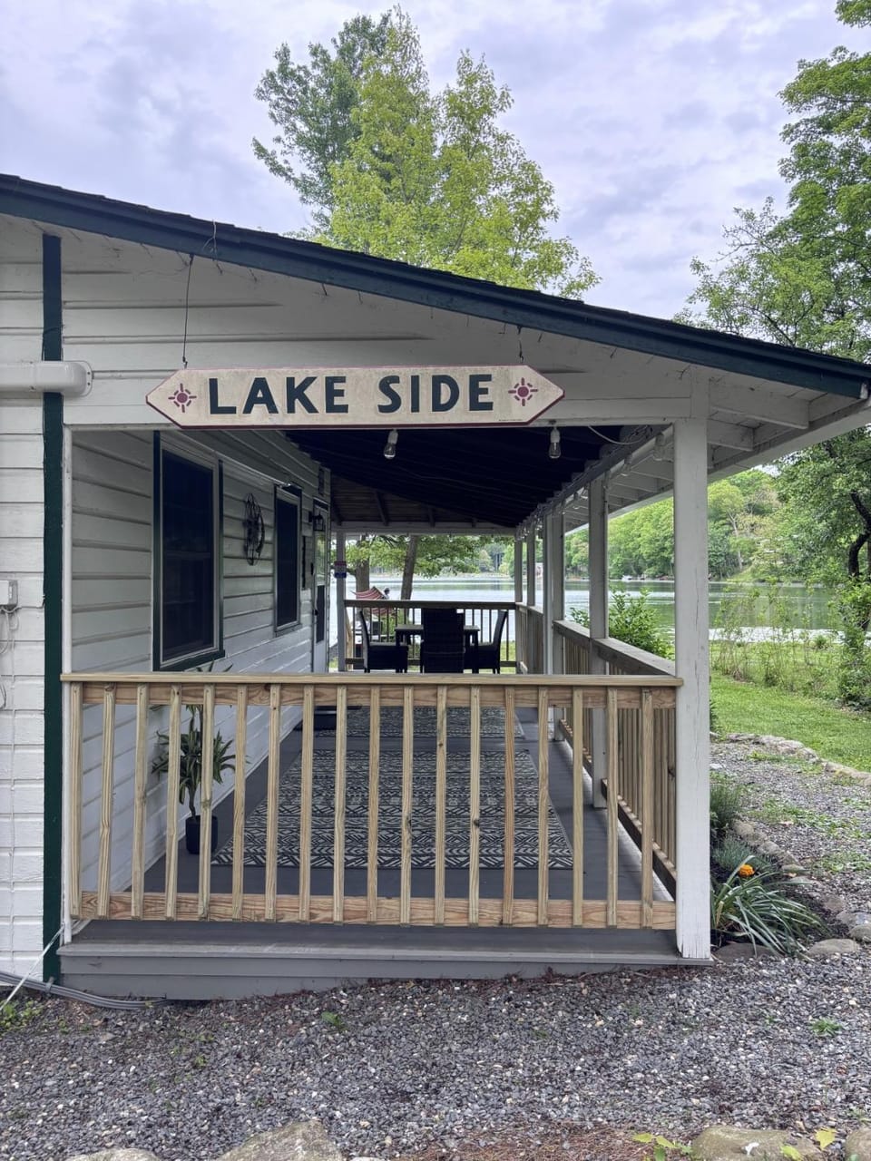 Lakefront Haven Modern Cottage House in Saylorsburg