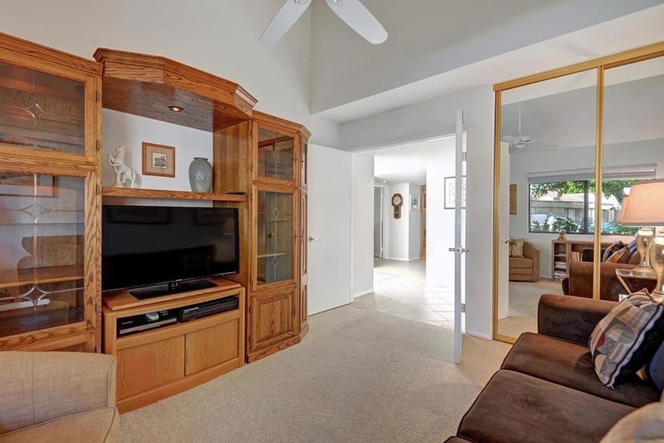 Palm Springs Waterfront Oasis House in Cathedral City