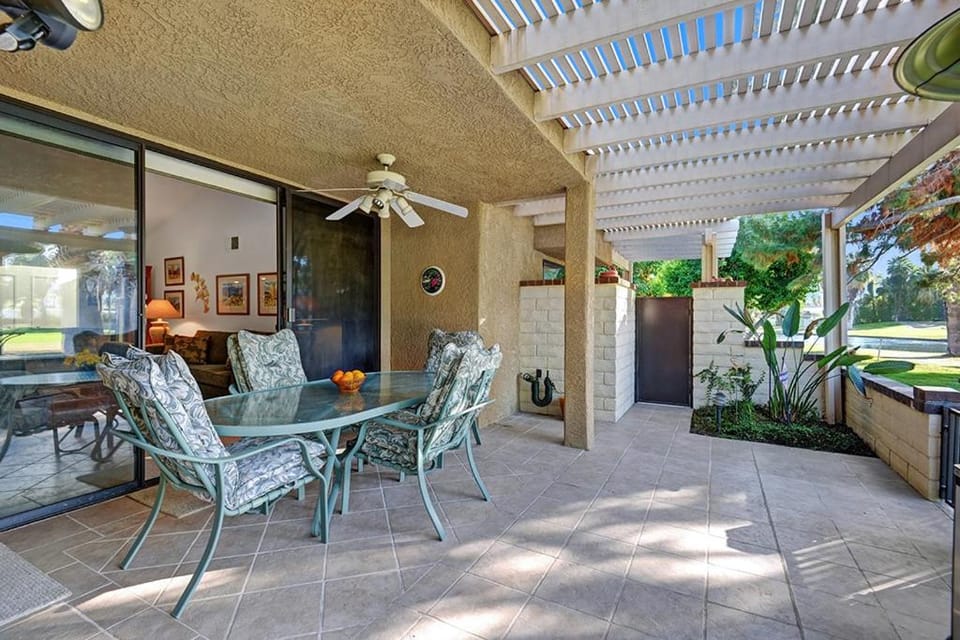 Palm Springs Waterfront Oasis House in Cathedral City