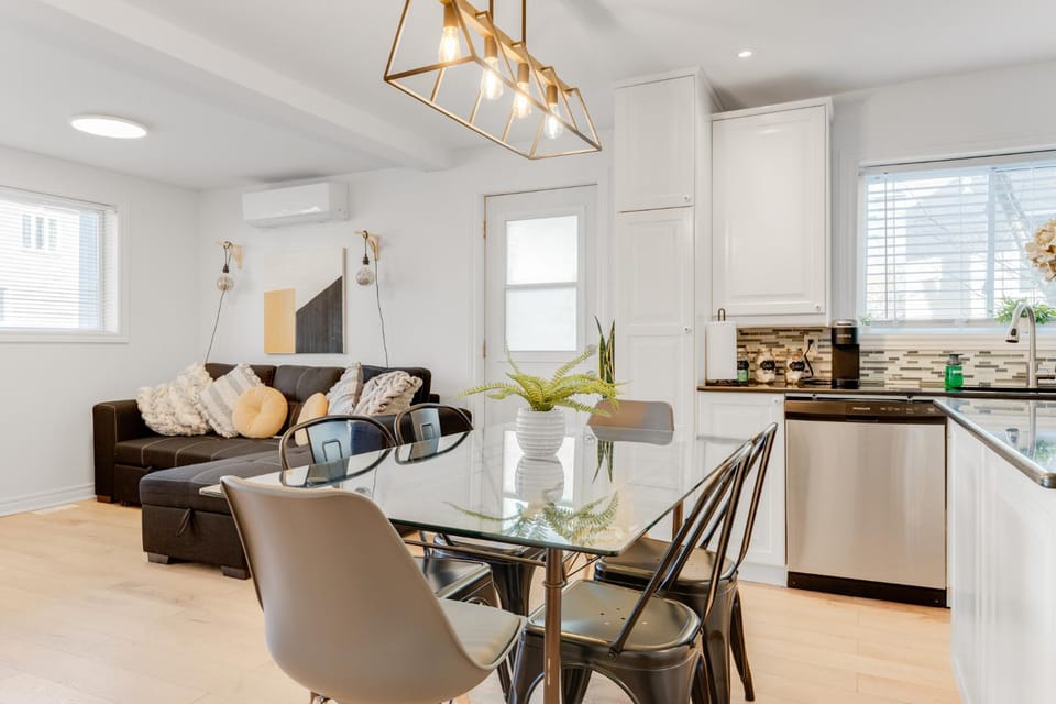 Cozy Unit 5min Ottawa - Parking Included, EV PLUG Apartment in Gatineau
