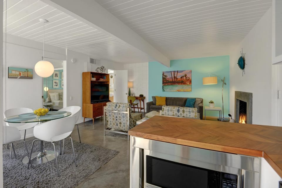 Ocotillo Lodge Retropad-1BR Bungalow South PS House in Palm Springs