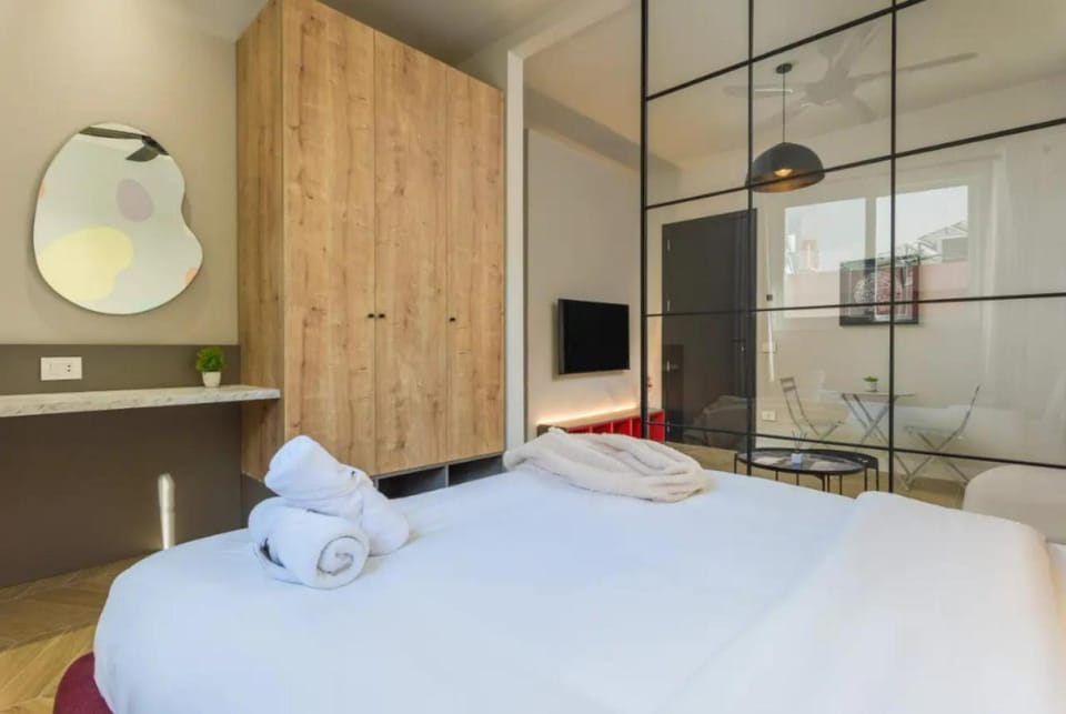 Bed, TV and multimedia, Photo of the whole room, Bedroom, towels, wardrobe