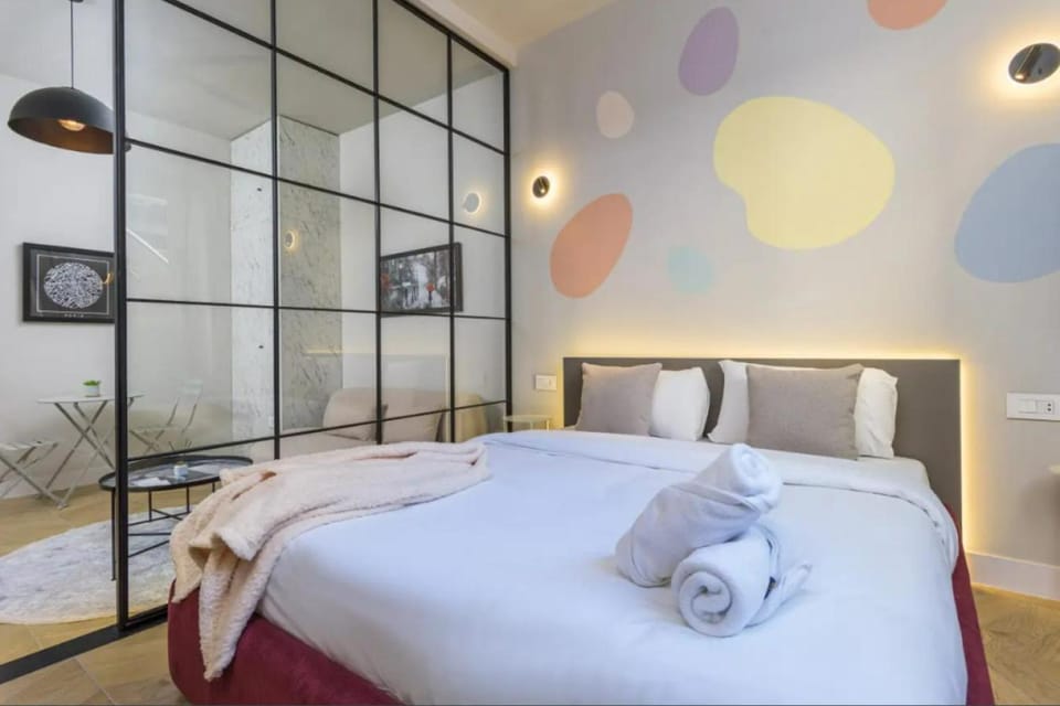 Bed, Bedroom, towels