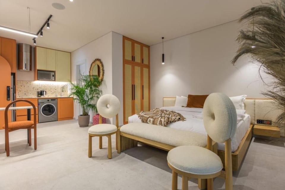 Bed, Kitchen or kitchenette, Bedroom, wardrobe, washing machine