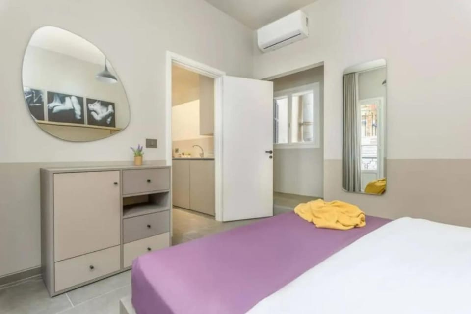 Bed, Bedroom, wardrobe, air conditioner