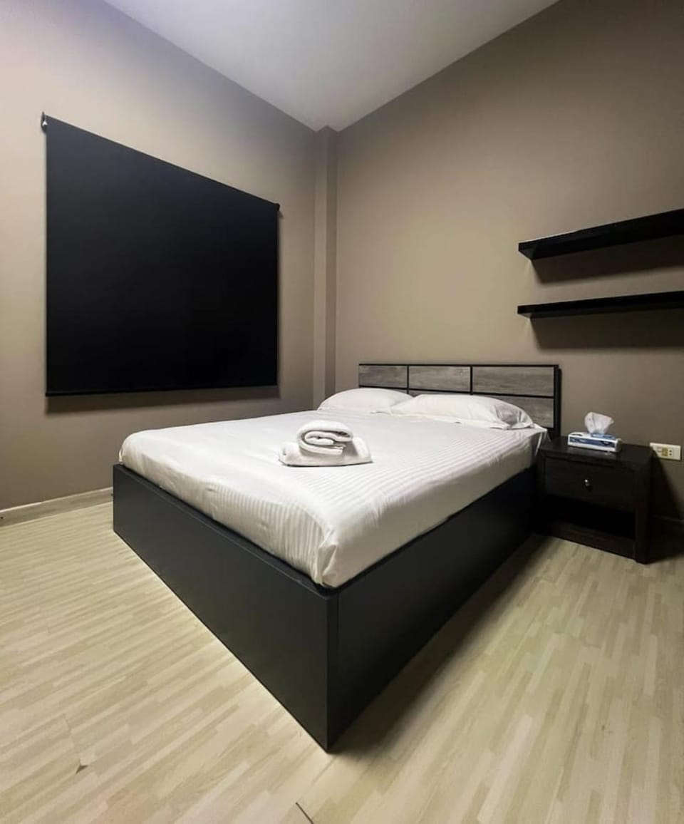 Bed, Bedroom, towels