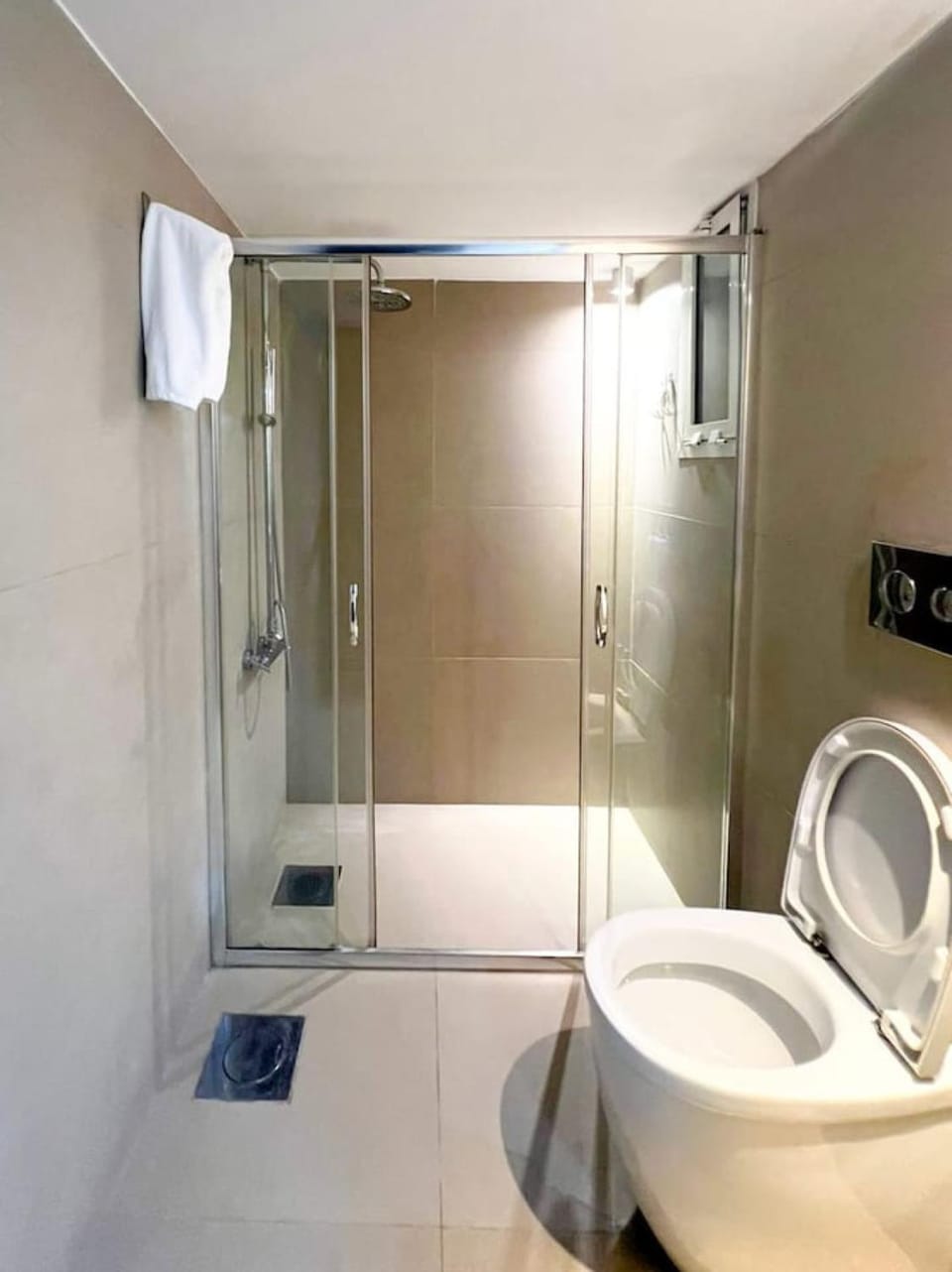 Shower, Toilet, Bathroom, towels