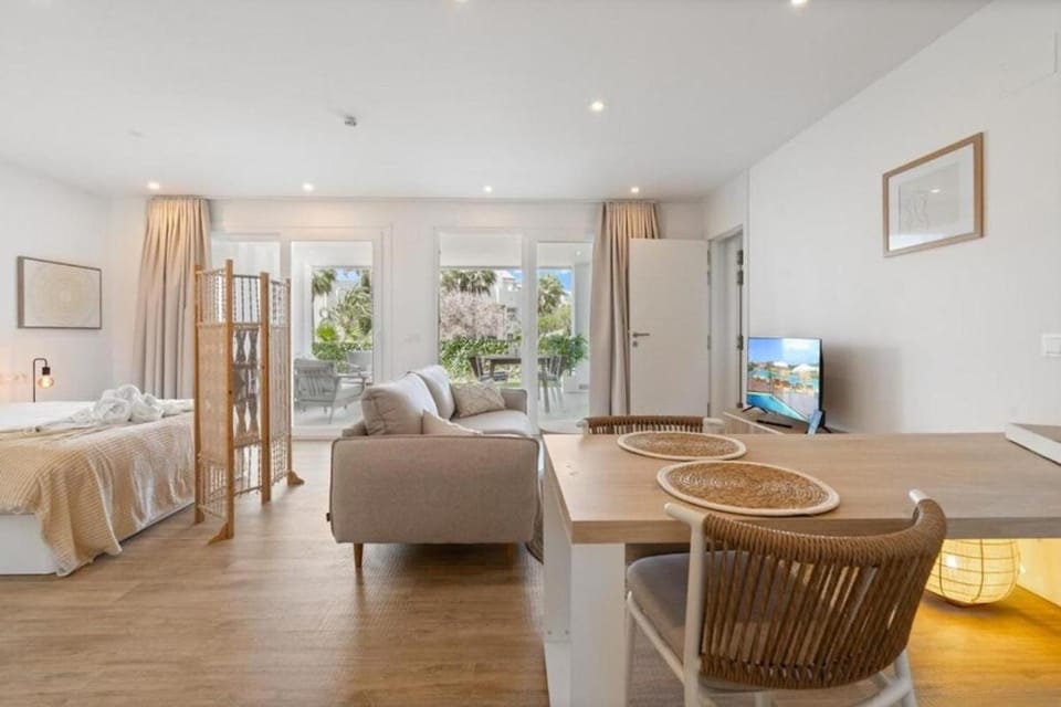 Luxurius ground floor apartment - Alcazaba Lagoon Apartment in Costa del Sol