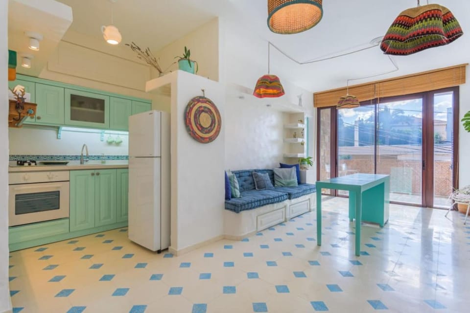 Kitchen or kitchenette, Living room, oven, stove