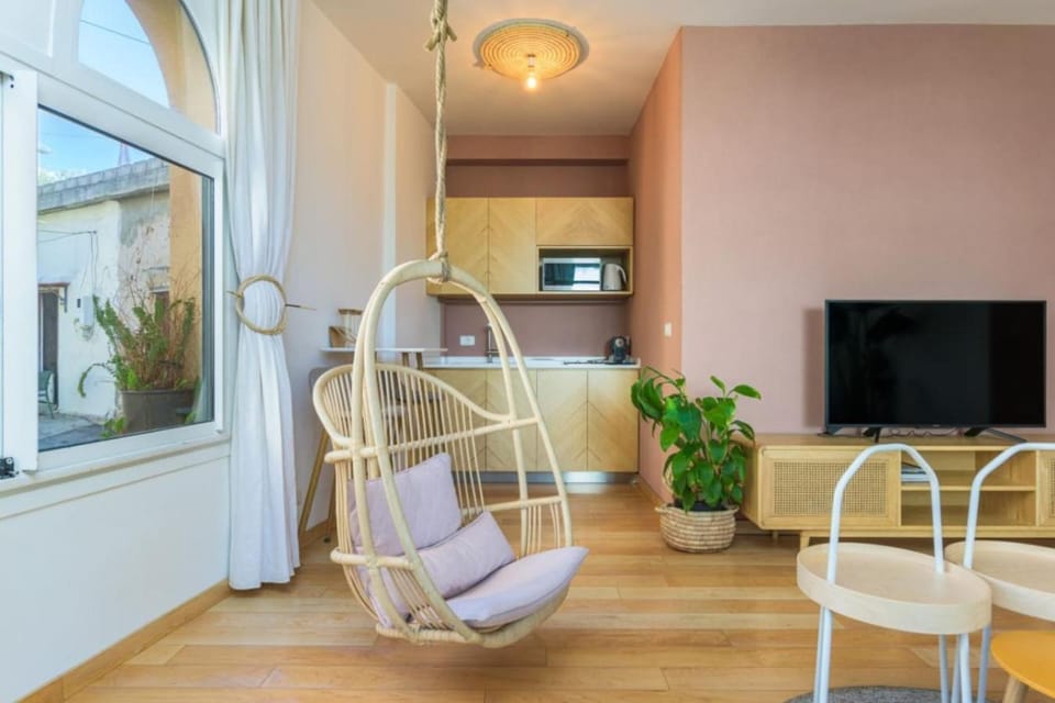 TV and multimedia, Kitchen or kitchenette, Living room