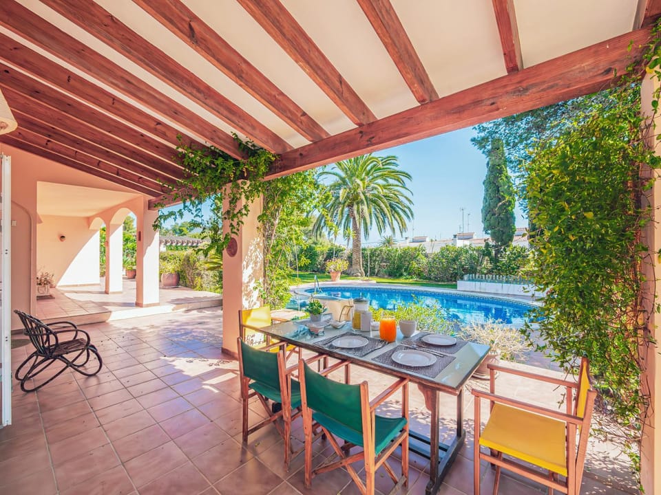 Dining area, Swimming pool