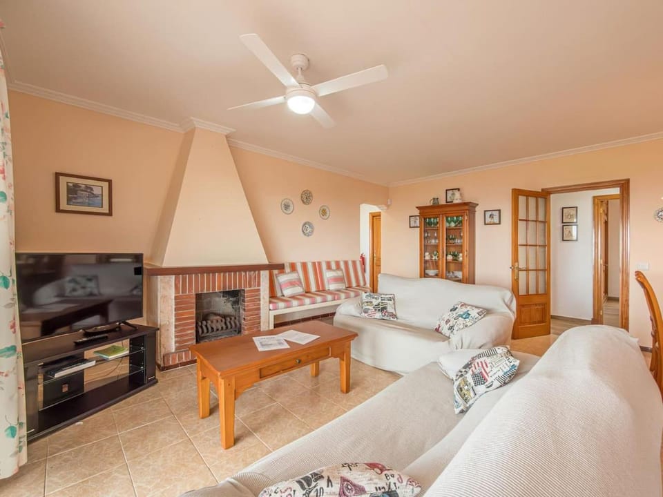 TV and multimedia, Living room, fireplace