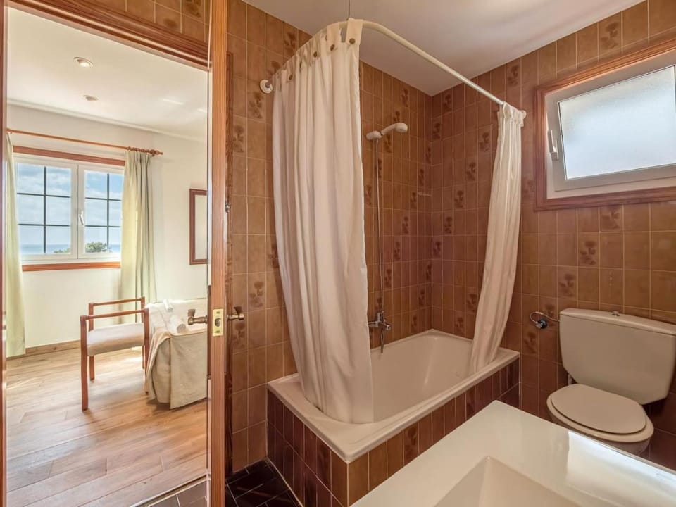 Bathroom, Bath
