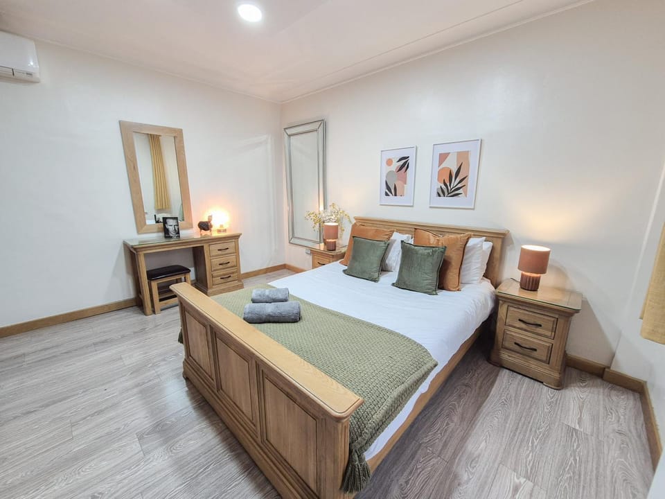 Bed, Other, Seating area, Bedroom, towels