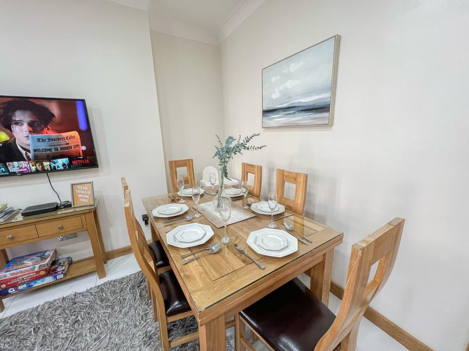 TV and multimedia, Living room, Other, Seating area, Dining area