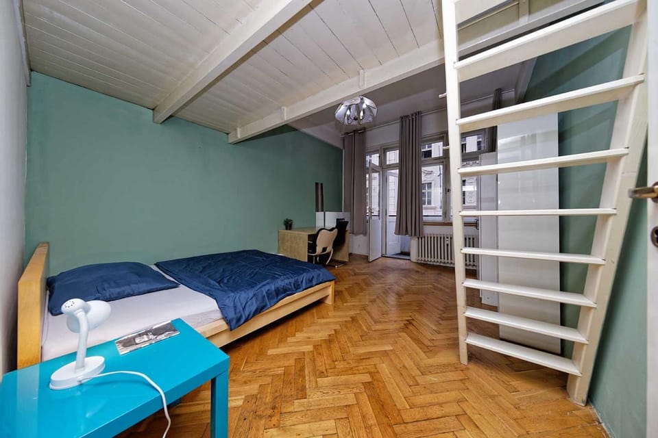 Bedroom, bunk bed