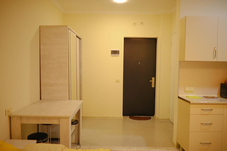 Bathroom, Kitchen or kitchenette, wardrobe