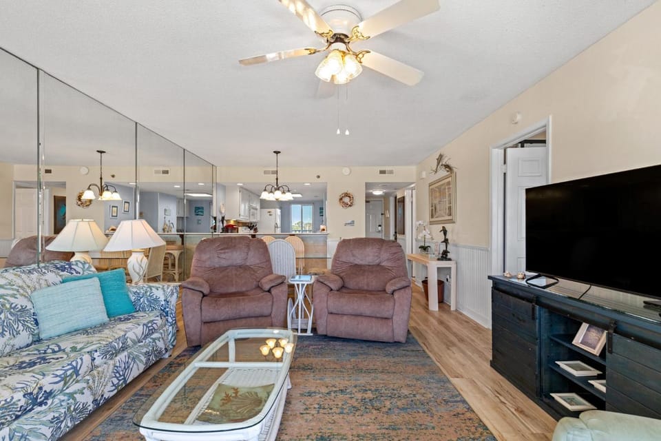 Commodore 304 Gorgeous Beach Views! Near St. Andrews State Park. House in Lower Grand Lagoon