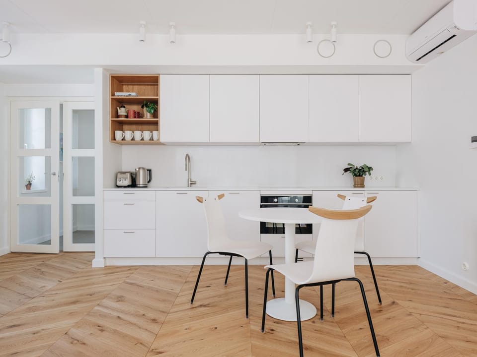 Coffee/tea facilities, Kitchen or kitchenette, Dining area, toaster