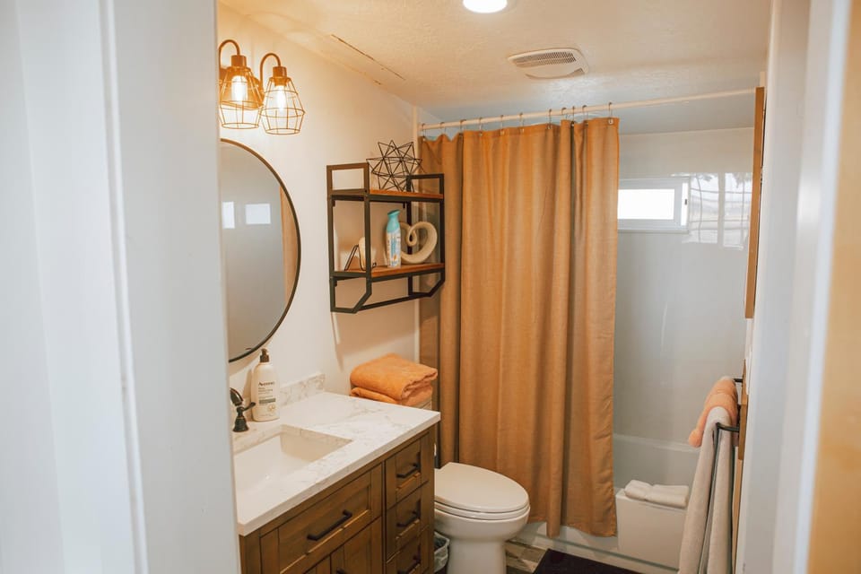 Shower, Toilet, Bathroom, Bath, towels