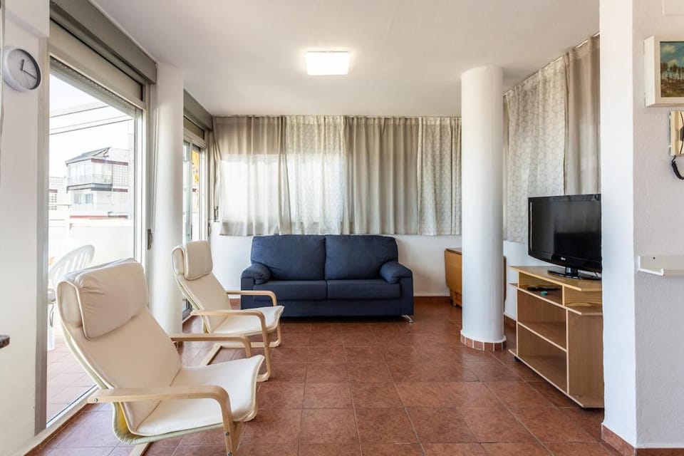 Communal lounge/ TV room, TV and multimedia, Seating area