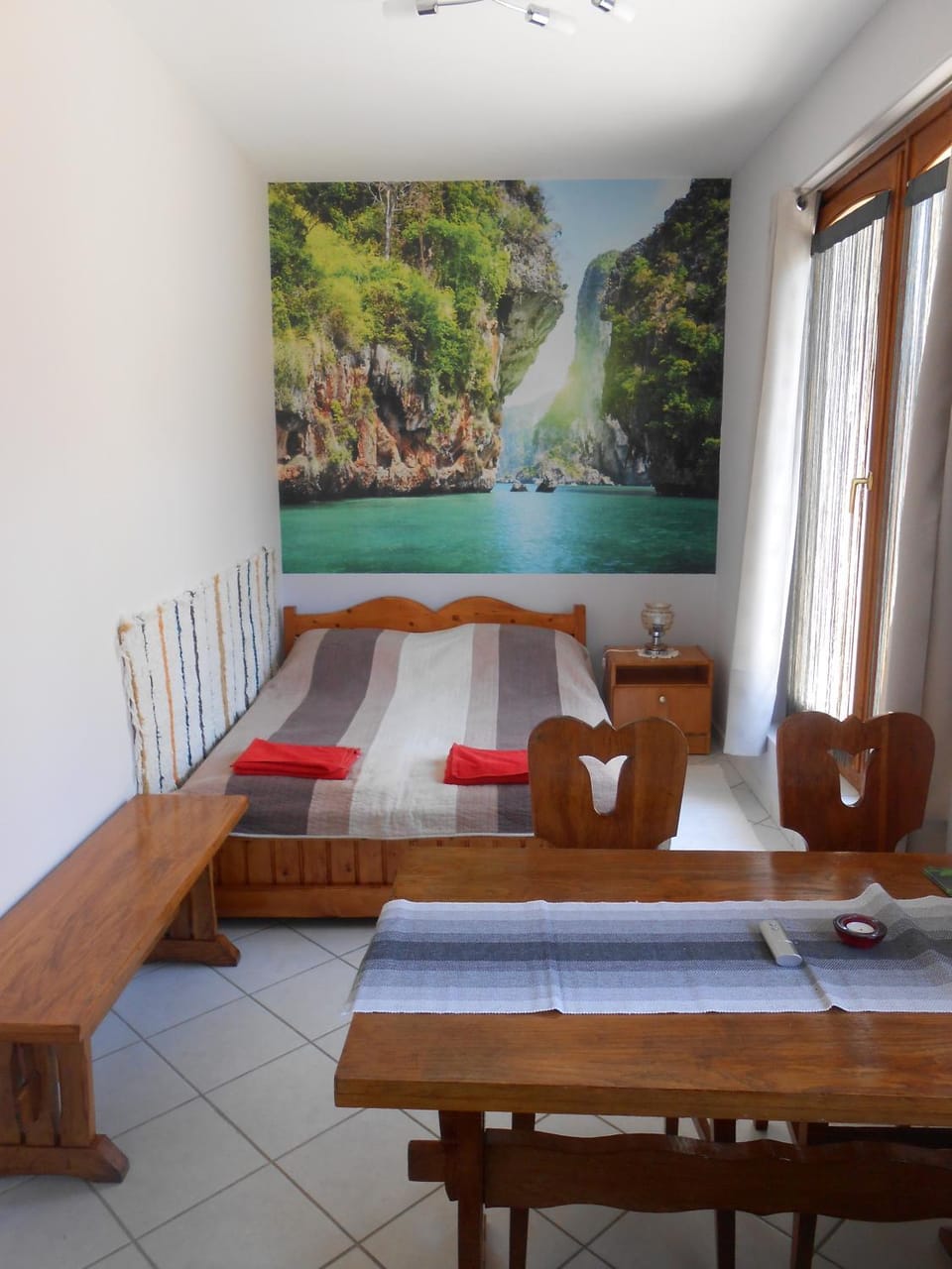 Bed, Seating area, Bedroom