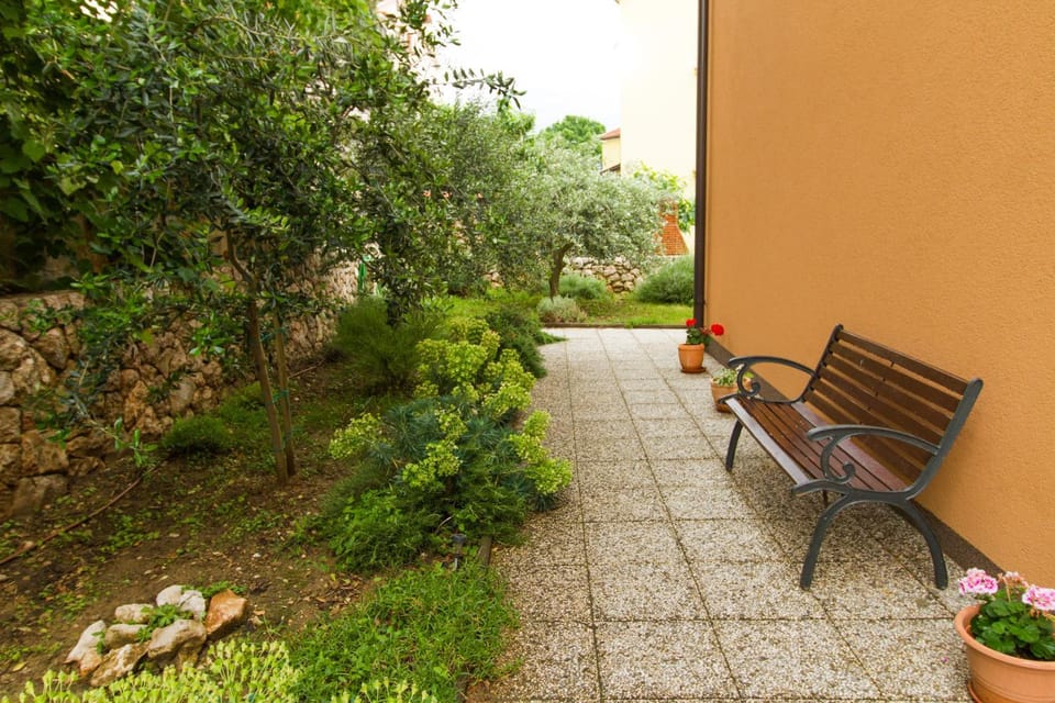 Patio, Facade/entrance, Garden, Lobby or reception