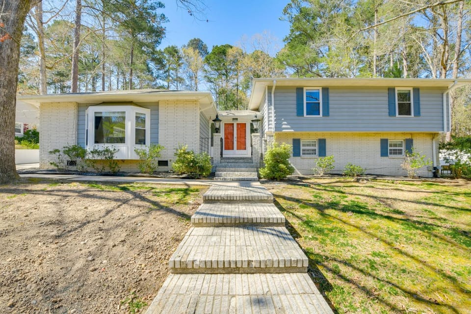 7 Mi to Dtwn Durham: Home w/ Hot Tub & Game Room! House in Durham
