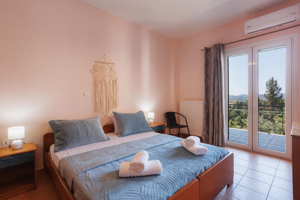 Bed, View (from property/room), Photo of the whole room, Bedroom, towels