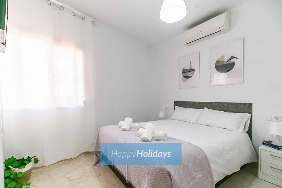 Bed, Bedroom, towels, air conditioner