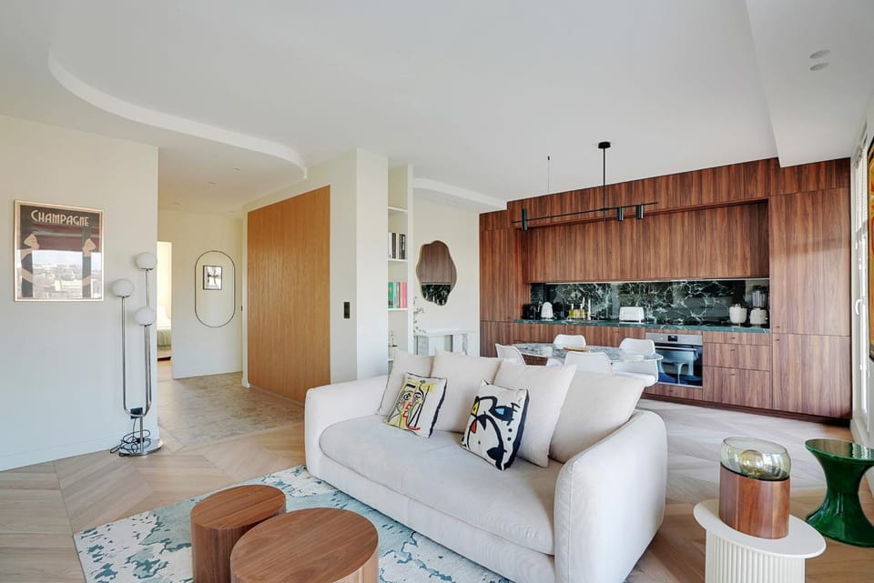 Kitchen or kitchenette, Seating area