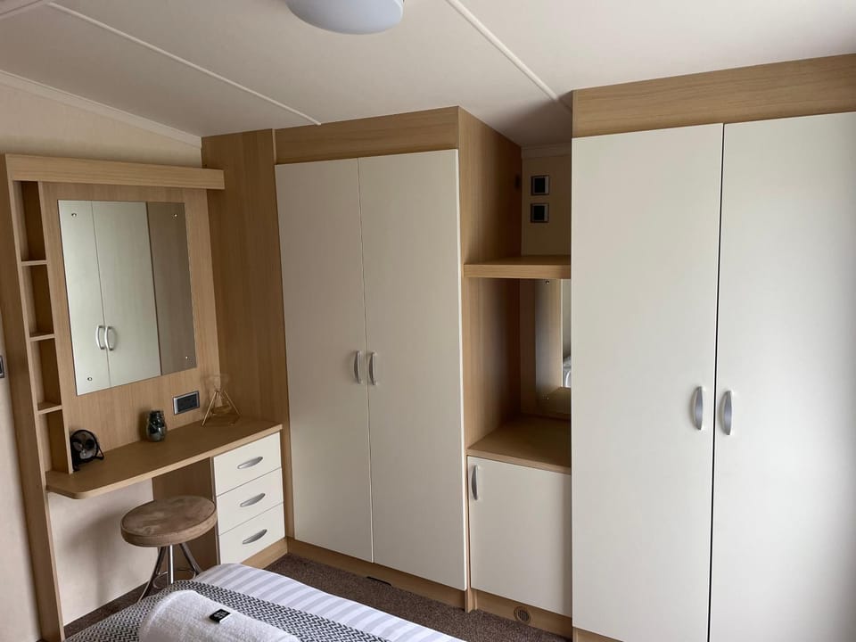 Bedroom, wardrobe
