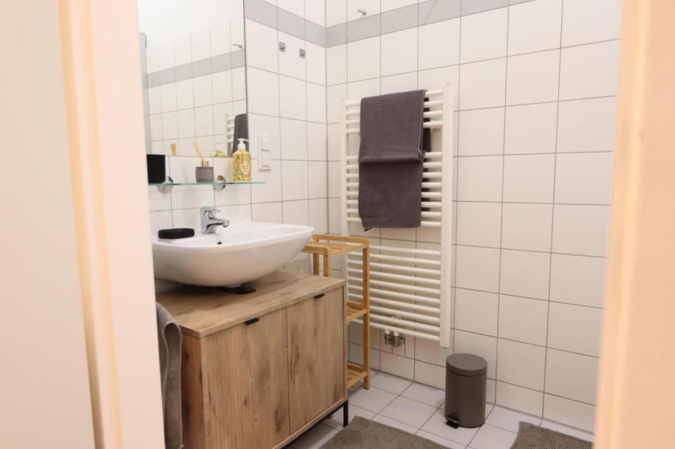 Shower, Bathroom, towels