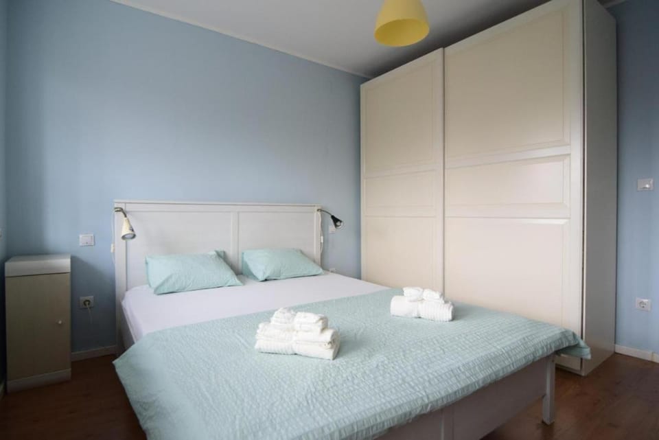 Bed, Photo of the whole room, Bedroom, towels, wardrobe