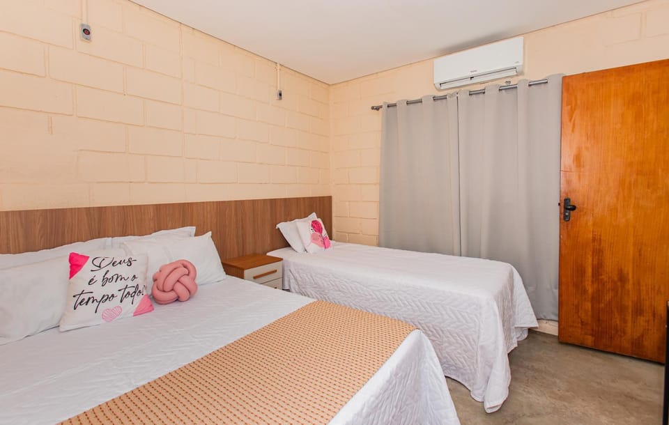 Bed, Photo of the whole room, Bedroom, air conditioner