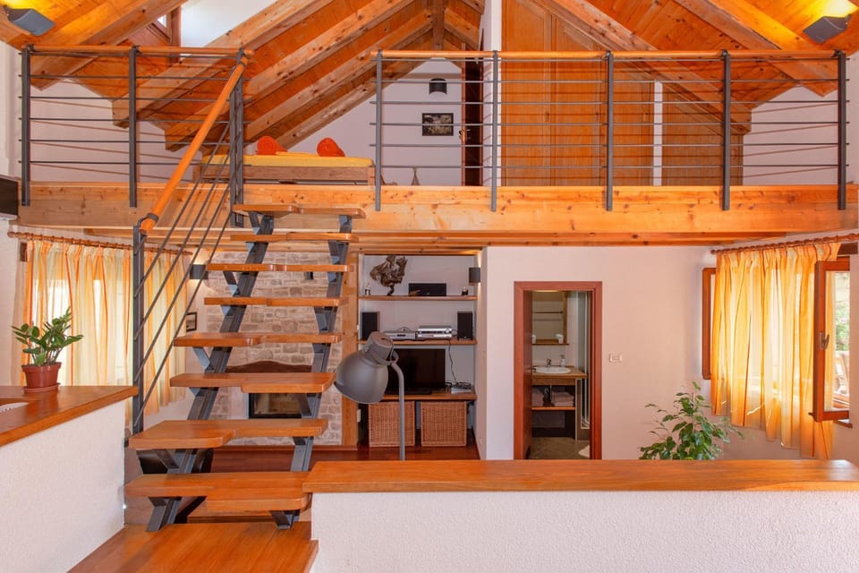 Day, Decorative detail