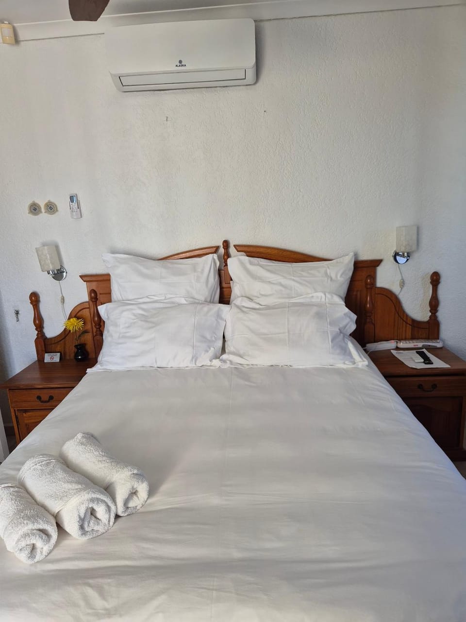 Bed, air conditioner