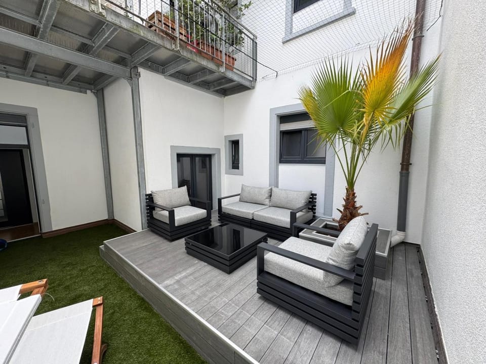 Property building, Spring, Day, Balcony/Terrace, Seating area, Garden view, sunbed