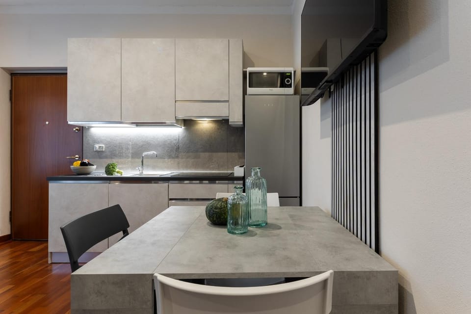 Kitchen or kitchenette, Dining area, oven, stove