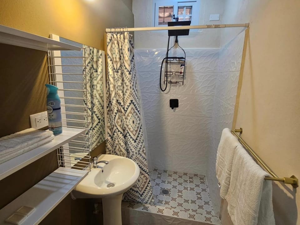 Magnificent Private Room Near Airport Bed and Breakfast in Francisco Morazán Department