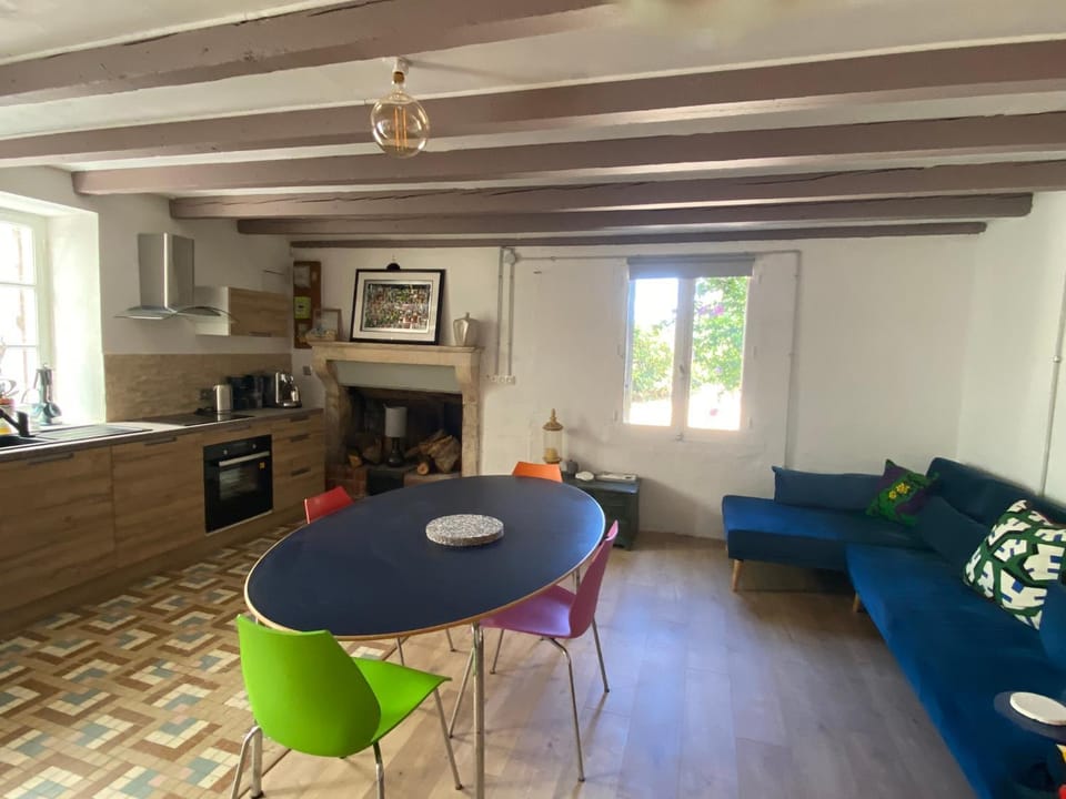 Living room, Seating area, Dining area, internet, oven, pet friendly, stove