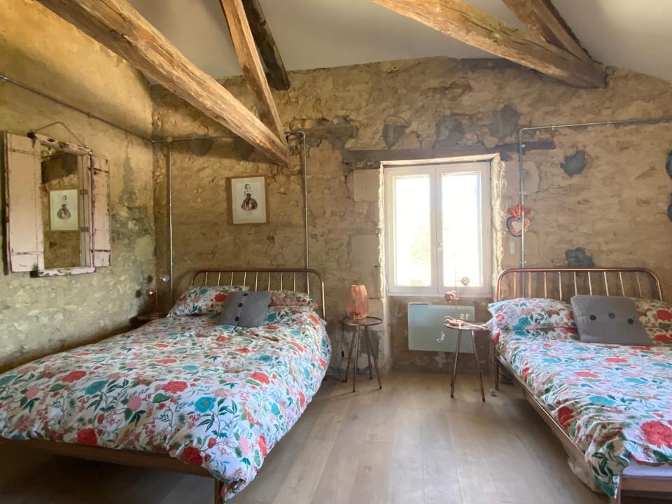 Bed, Photo of the whole room, Bedroom