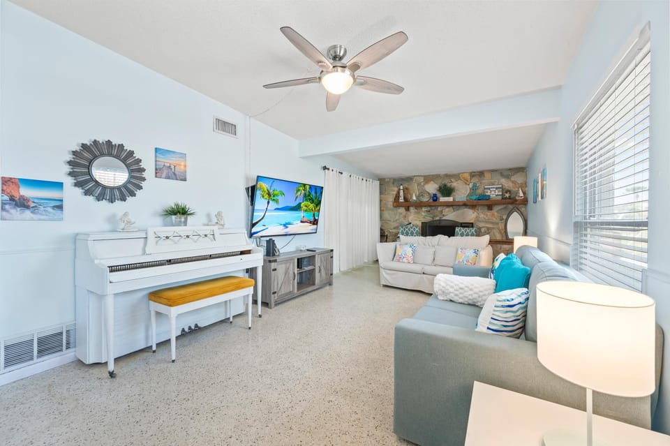 Now Booking for Summer! Mermaid Bay! Canal Front, Pool, Dock & More! House in Cortez
