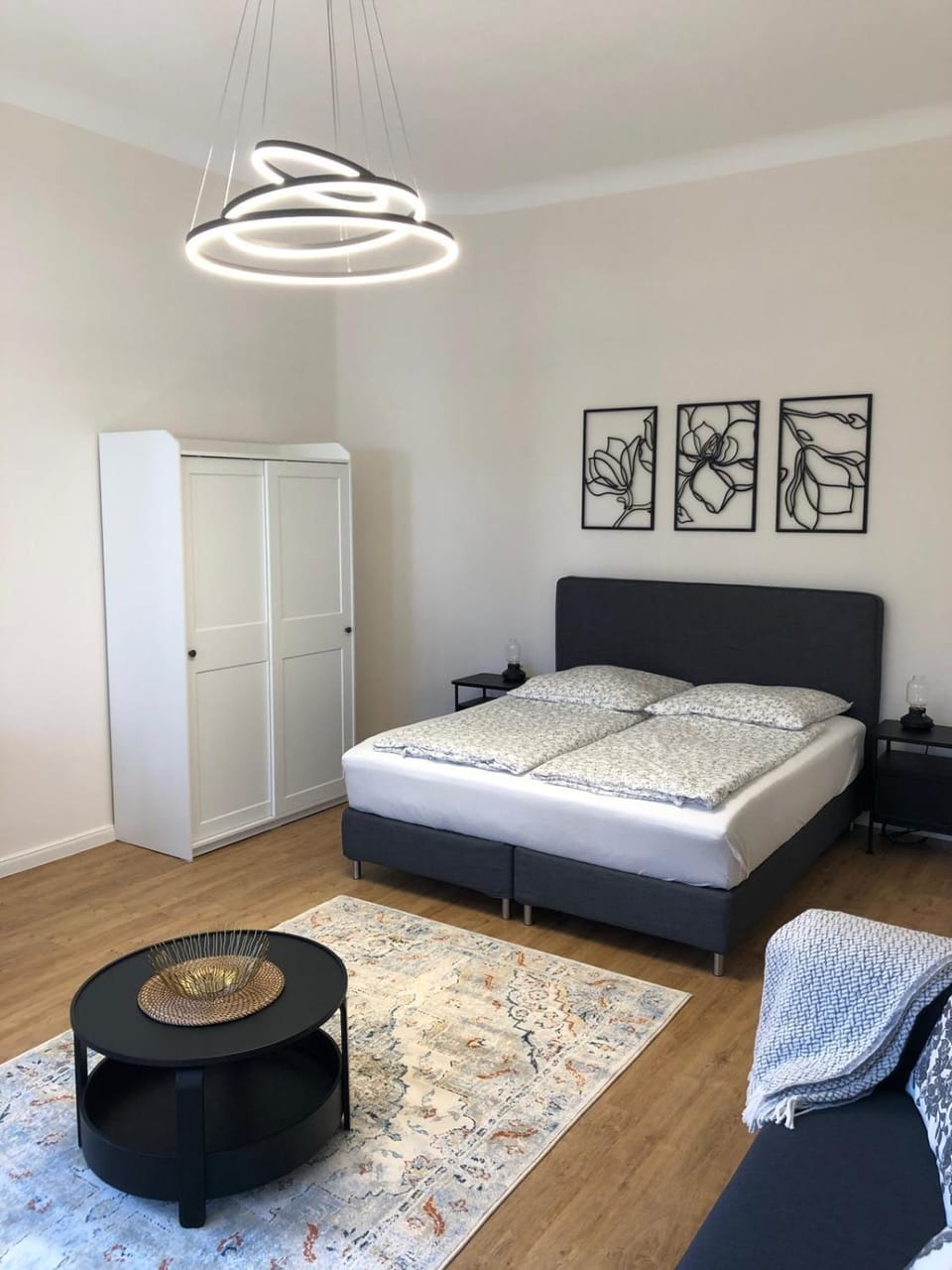 Bed, Living room, Photo of the whole room, Bedroom, wardrobe